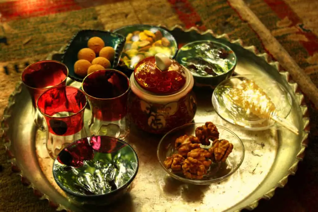 Practice Farsi Phrases with Tea