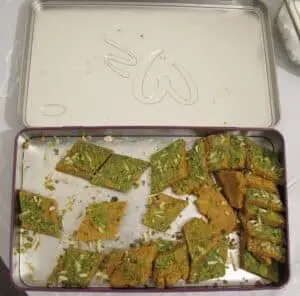 Sohan-sucrerie-iranienne-racine-avec-pistache-verte